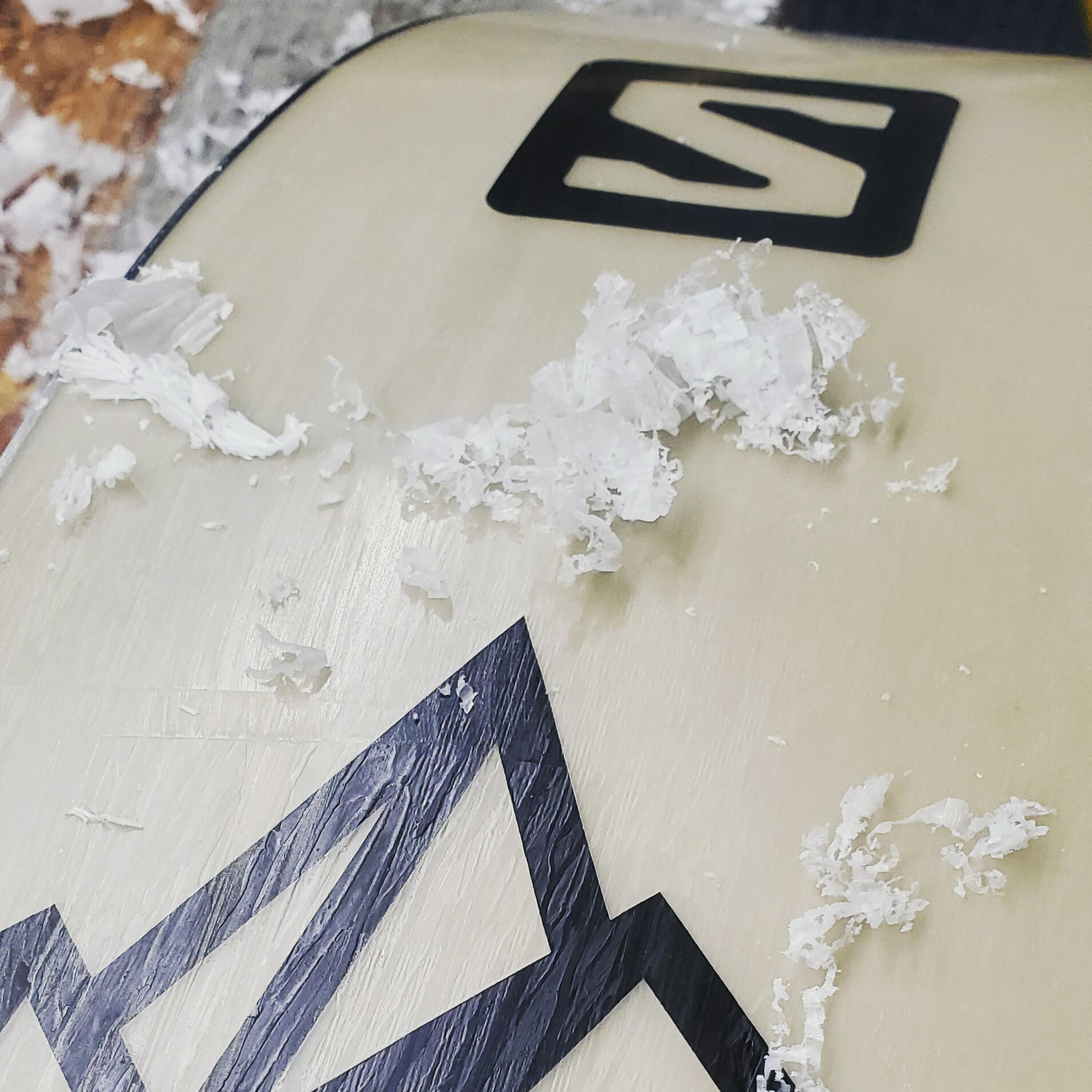 Men's large bindings bought spring 2025, barely used.